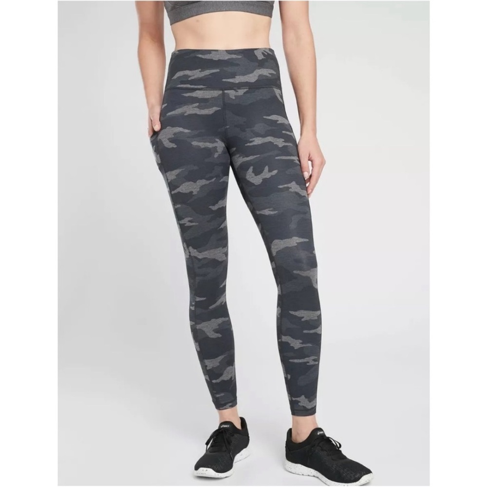 Athleta Ultimate Stash Camo 7/8 Tight